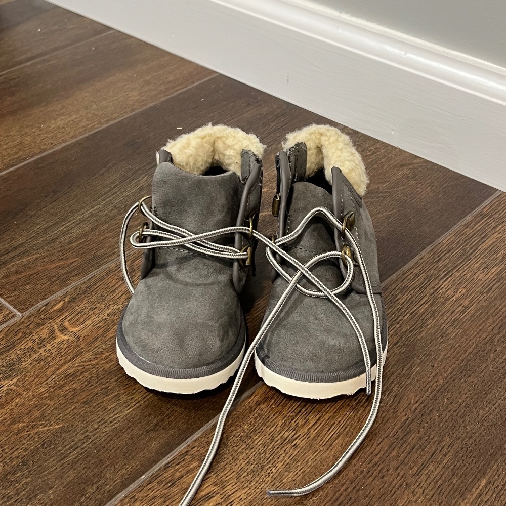 baby Gap Toddler Boots New without tags size 6